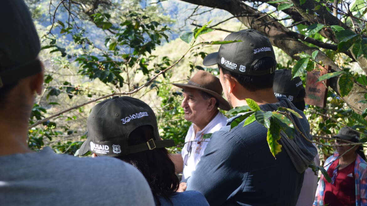 Vilcabamba fue el centro de intercambio de conocimientos sobre productos forestales no maderables en el Taller de Diseño de Fincas Integrales Proyecto USFS